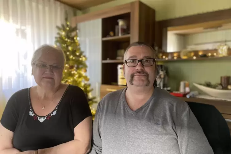 Oma Gertrud und Papa Sven Sch&uuml;tze vermissen Lea. Die Oma sagt: &bdquo;Sie ist so lieb. Von ihr kommt nie ein b&ouml;ses Wort.&ldquo;