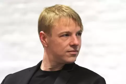 Der Beigeordnete Lukas Hartmann (Grüne) wird voraussichtlich bald finanziell hochgestuft. 