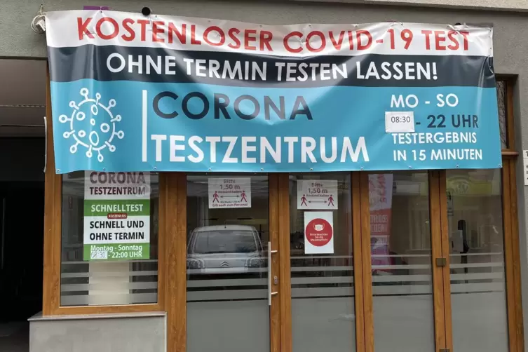 Die gro&szlig;en Plakate sind nicht zu &uuml;bersehen.