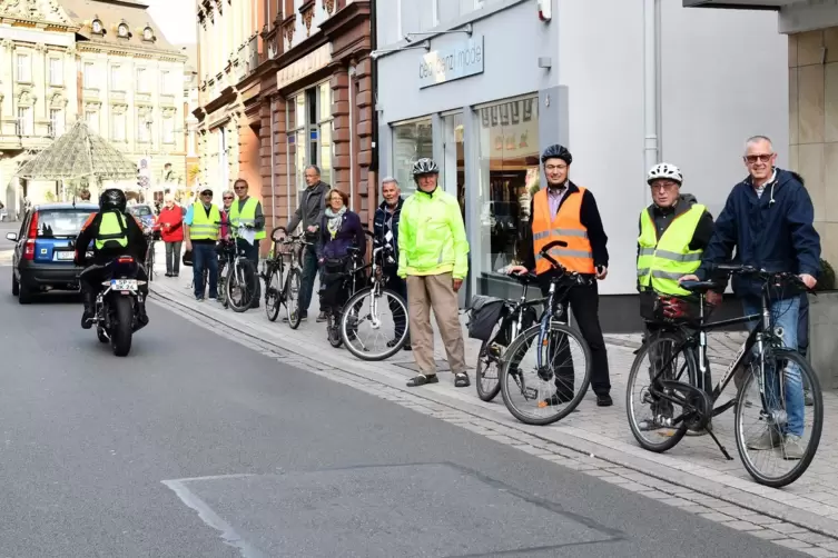 Fordern bessere Bedingungen für Radfahrer in der Gilgenstraße: Aktive des ADFC (hier bei einer Aktion 2018). 