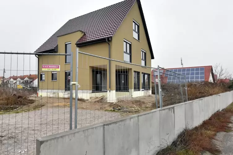 Umstritten: die Grundstücksbegrenzung in Richtung Weinberge. 