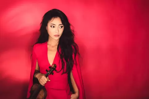 Die Geigerin Soyoung Yoon sprang kurzfristig ein und spielte Mendelssohns Violinkonzert. 