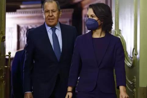 Sergei Lawrow und Annalena Baerbock nach ihren Gesprächen in Moskau.