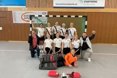 Trotz Finalniederlage stolz auf ihre Leistung: (hinten von links) Basima Khan, Noa Banholzer, Ella Bösling, Heidi Kaub, Julia Bl