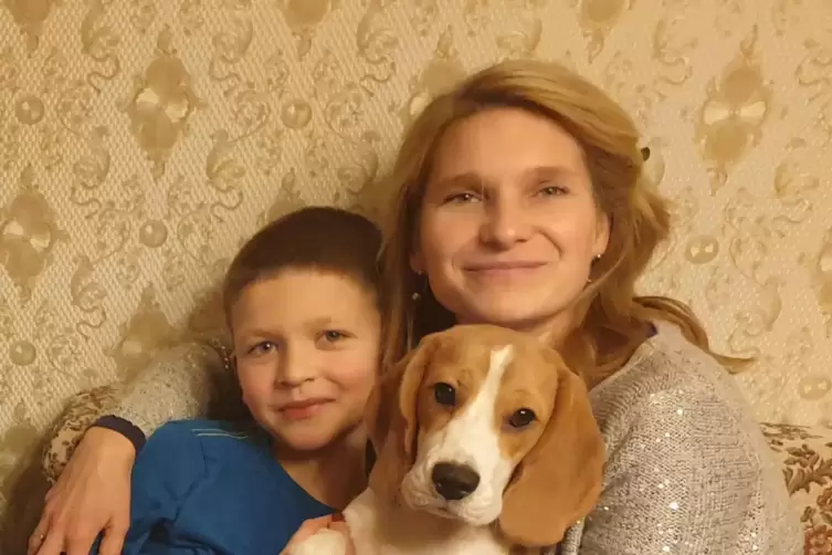 Hoffen auf ein Leben in Sicherheit und Frieden: Oksana Titarenko und ihr Sohn Makar.