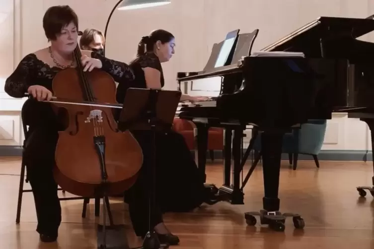 Spielen Meisterwerke von Komponistinnen: Katja Zakotnik (Cello) und Naila Alvarenga (Piano) 