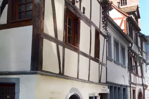 Neustadt verfügt über einen in der Pfalz einzigartigen Bestand an mittelalterlichen Fachwerkbauten. Das Haus Metzgergasse 15 hie