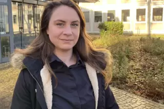 Die neue Strukturlotsin Marina Guliev vor der Kreisverwaltung Kusel. 