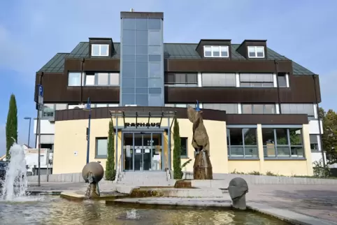 Der Sitz der Verbandsgemeindeverwaltung in Dudenhofen: Hier zieht der Nachfolger oder die Nachfolgerin von Manfred Scharfenberge