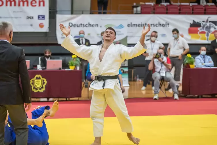 Der Höhepunkt: Michel Adam holt seinen zweiten deutschen Meistertitel. Die Universiade wurde verschoben, bei den Olympischen Spi