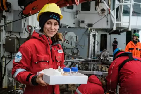 Katharina Gotterbarm bei der Arbeit auf dem Eisbrecher. 