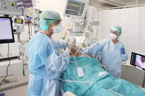Von den 14 Corona-Patienten in den Asklepios-Südpfalzkliniken liegen fünf auf der Intensivstation.