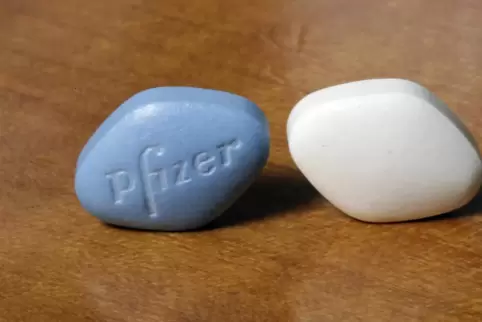 Steigern die Potenz: die berühmte blaue Viagra-Pille von Pfizer (links) und die generische Variante des Tochterunternehmens Gree