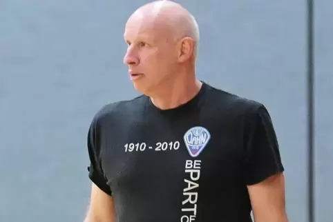 Haderte mit den Wurfentscheidungen seiner Spieler: Trainer Michael Blank.