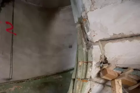 Die Sanierung der filigranen Wendeltreppe im Treppenturm ist der nächste Schritt der Arbeiten. 