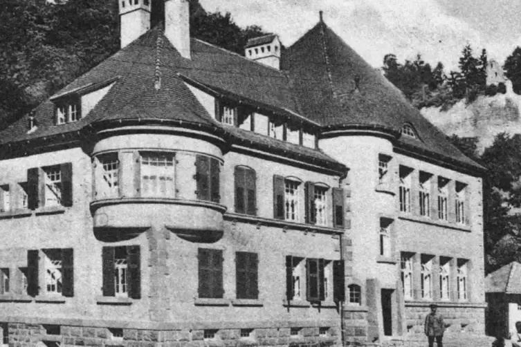 Von dem Geld aus dem Waldprozess konnten sich die Hardenburger in den 1910er-Jahren ein Schulhaus bauen. Glücklicherweise noch b