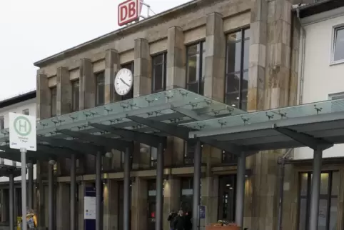 Die Bahnhofshalle wird 20 Minuten lang gesperrt.