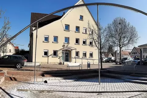 Rathaus in Lingenfeld: Die Sanierung steht an.