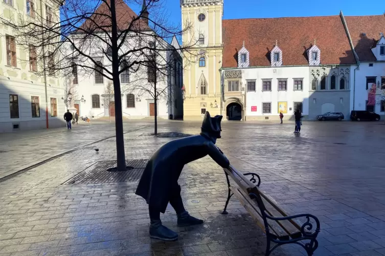 Bye, Bratislava. Statue eines Soldaten Napoleons.