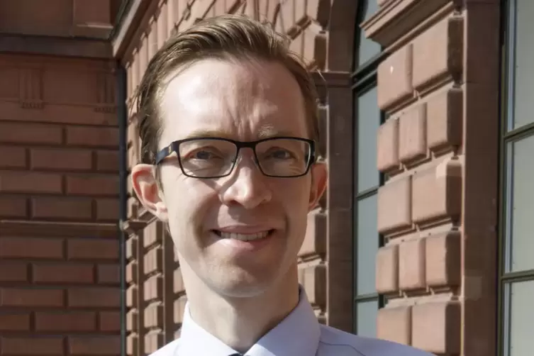 Hat die Schau &bdquo;Die Kunst der Handbewegung&ldquo; kuratiert: S&ouml;ren Fischer.