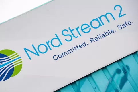 Ein Schild mit der Aufschrift „Nord Stream 2“ in Mecklenburg-Vorpommern. 