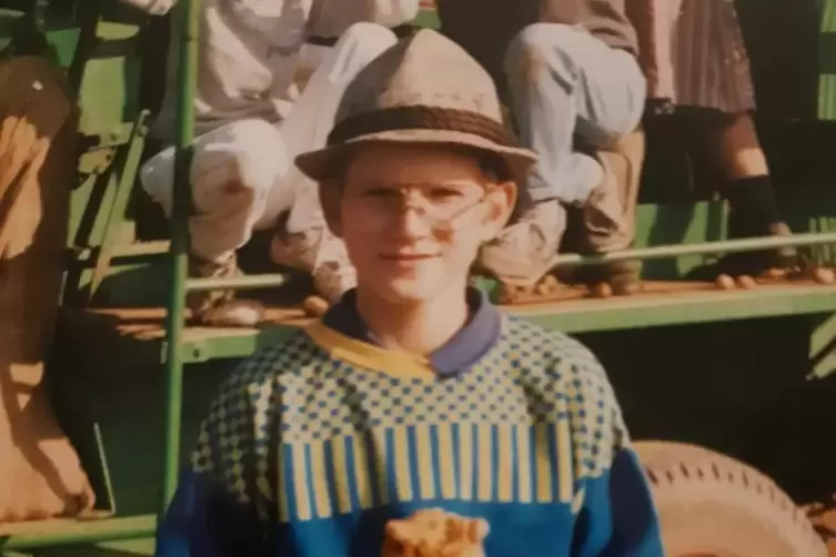 Daniel Salm als Zehnj&auml;hriger bei der Kartoffelernte 1993 in Freimersheim.