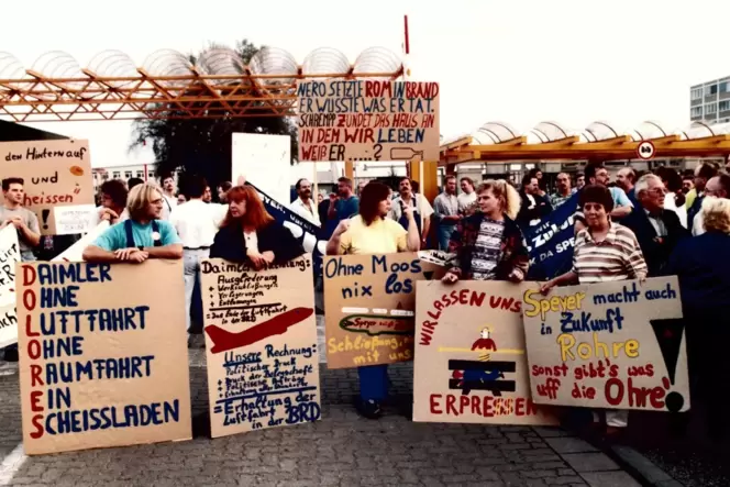 1995: Kaum war bekannt, dass das Werk geschlossen werden, nahm eine Protestwelle ihren Ausgang. 1995: Kaum war bekannt, dass das Werk geschlossen werden, nahm eine Protestwelle ihren Ausgang.