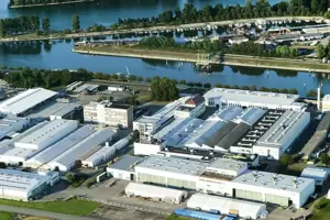 Am Neuen Rheinhafen: PFW-Werk in Speyer. Am Neuen Rheinhafen: PFW-Werk in Speyer.