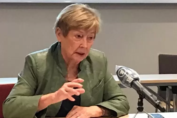  Beiratsvorsitzende der Aufkl&auml;rungskommission: Christine Bergmann (SPD). Sie war von 1998 bis 2002 Bundesfamilienministerin. 
