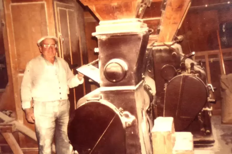 Jakob Schadt, der letzte M&uuml;ller der Oberm&uuml;hle, in seinem Element.