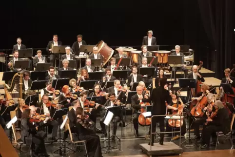 Fehlmanns Orchester, die Deutsche Staatsphilharmonie. 