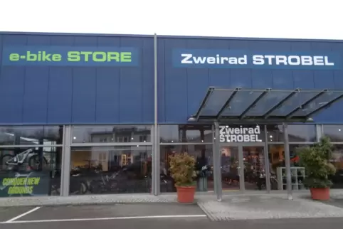 Größer als früher: der neue Firmensitz von Zweirad Strobel. Größer als früher: der neue Firmensitz von Zweirad Strobel.