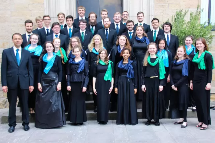 Die Evangelische Jugendkantorei der Pfalz singt in Eisenberg Werke von Bach, Brahms und des zeitgenössischen Berliner Komponiste