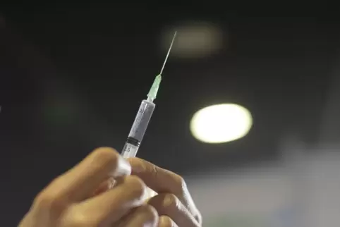 Piks hilft: Schutz gegen das Coronavirus. Piks hilft: Schutz gegen das Coronavirus.