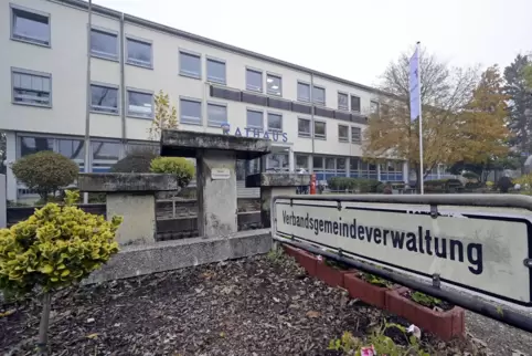 Das Maxdorfer Rathaus soll saniert werden. Oder erweitert. Aber nicht abgerissen. 