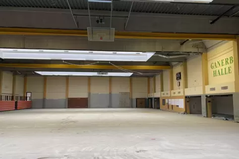 Boden und Decke sind ausgebaut: So sieht die Ganerbhalle derzeit von innen aus.