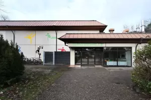 In die Jahre gekommen: Ganerbhalle in Dudenhofen. In die Jahre gekommen: Ganerbhalle in Dudenhofen.