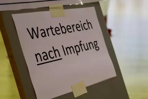 Eine kurze Wartephase muss nach jeder Impfung eingehalten werden. 