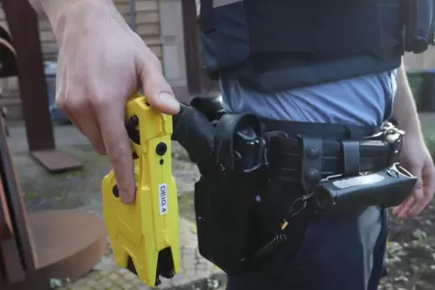 Die Landauer Polizei ist seit Anfang 2020 auch mit Tasern ausgerüstet. 