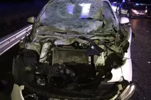 Beide Fahrzeuge waren nicht mehr fahrbereit. Unser Bild zeigt den Wagen der Unfallverursacherin. 