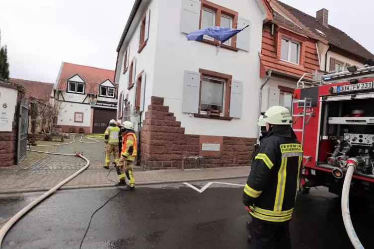 Ein Großaufgebot an Feuerwehr war am Samstag in Bockenheim bei einem Brand im Einsatz. 