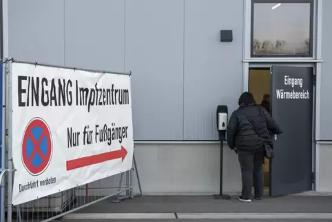 Der Eingang zum Impfzentrum. 