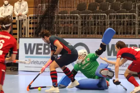 Rückhalt des Mannheimer HC im Finale gegen Berlin: Torwart Jean Danneberg.
