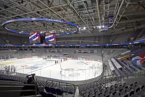 In den vergangenen Wochen blieb die SAP-Arena beim Eishockey leer. 