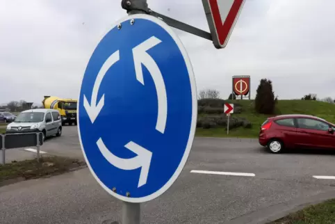 Der alte Kreisel ist zu klein und zu stark befahren. Deshalb wird ein Neubau nötig. 
