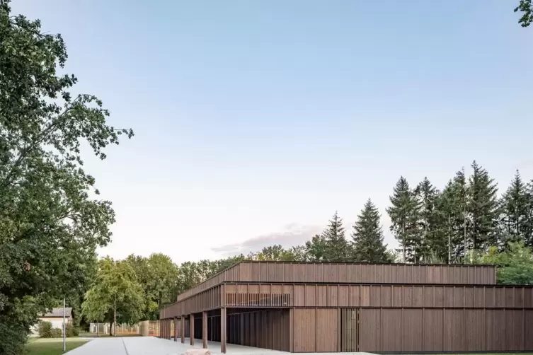 War unter den besten 100 im Wettbewerb: Kulturhalle in Schaidt von av1 architekten aus Kaiserslautern. 