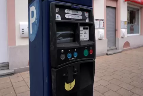 Laut OB Hebich am Ende ihrer Lebensdauer angekommen: die Frankenthaler Parkscheinautomaten – hier ein Exemplar in der Speyerer S Laut OB Hebich am Ende ihrer Lebensdauer angekommen: die Frankenthaler Parkscheinautomaten – hier ein Exemplar in der Speyerer S