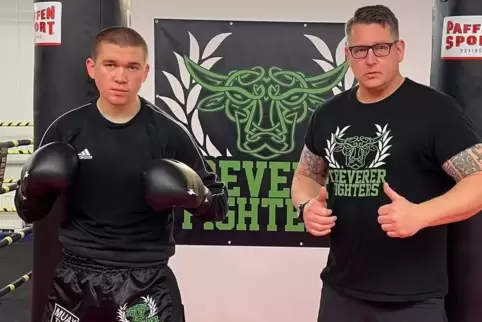 Tatendurstig: Manuel Aman (links) und sein Trainer Marcus Klimscha von den Treverer Fighters.