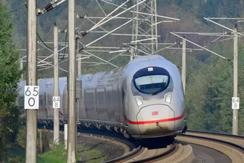 Auf ICE-Linien, die von Nordrhein-Westfalen über die Schnellstrecke Köln–Rhein/Main (Foto) nach München verlaufen, sollen die ne