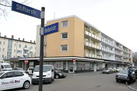 Wegen der nach Dichtern benannten Straßen wird das Viertel nun Dichterquartier genannt.
